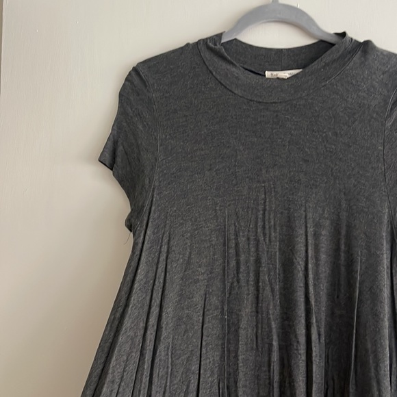 Cap sleeve mini dress - Picture 3 of 3